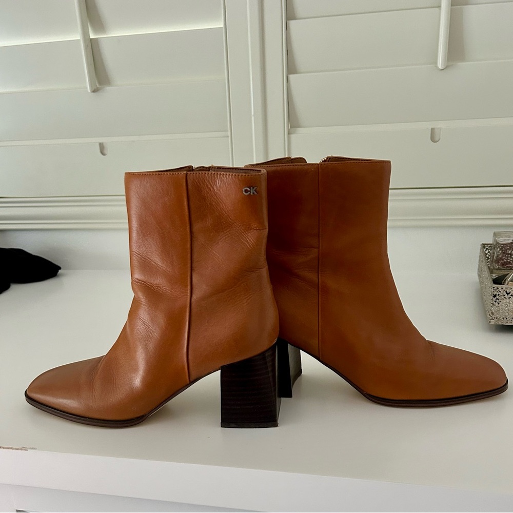 Calvin Klein Tan Ankle Boots w/ Block Heel (8) NWOT